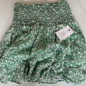 Paloma shirt, Garden Flower, By Malina  - Helt oanvänd, alla lappar kvar. Felköp från butiken Jackie. Storlek small. Nypris 1500kr. 