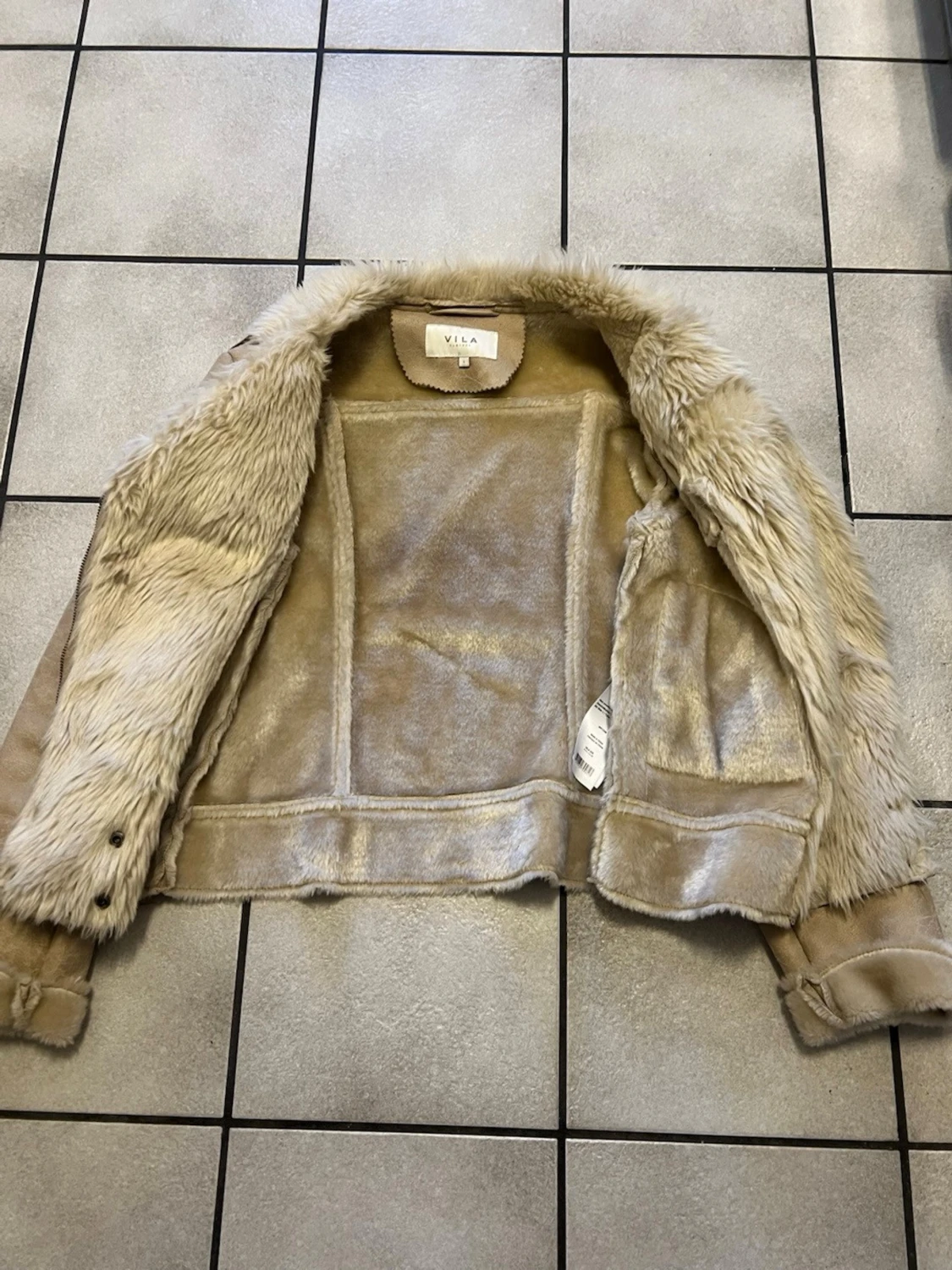 Beige pälsjacka från VILA, storlek L - 6