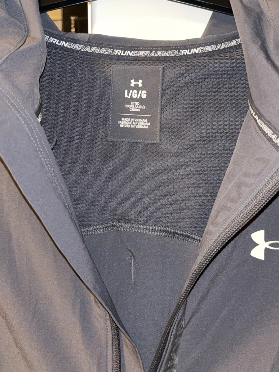 Grå vindjacka från Under Armour - 2