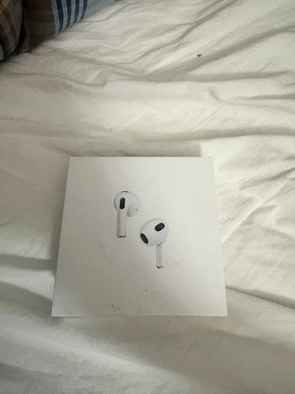 Apple AirPods (3rd generation) med MagSafe-laddningsetui