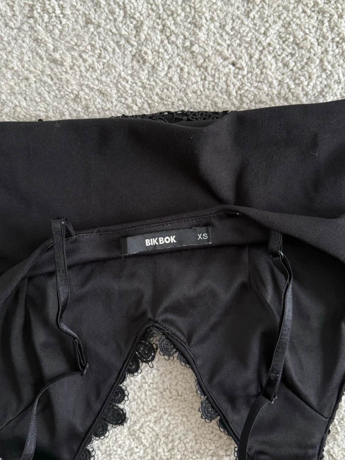 Svart spetslinnetopp från BikBok - 2