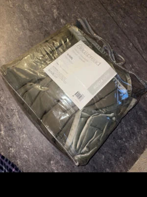 Överkast  - Helt ny överkast från rusta. 