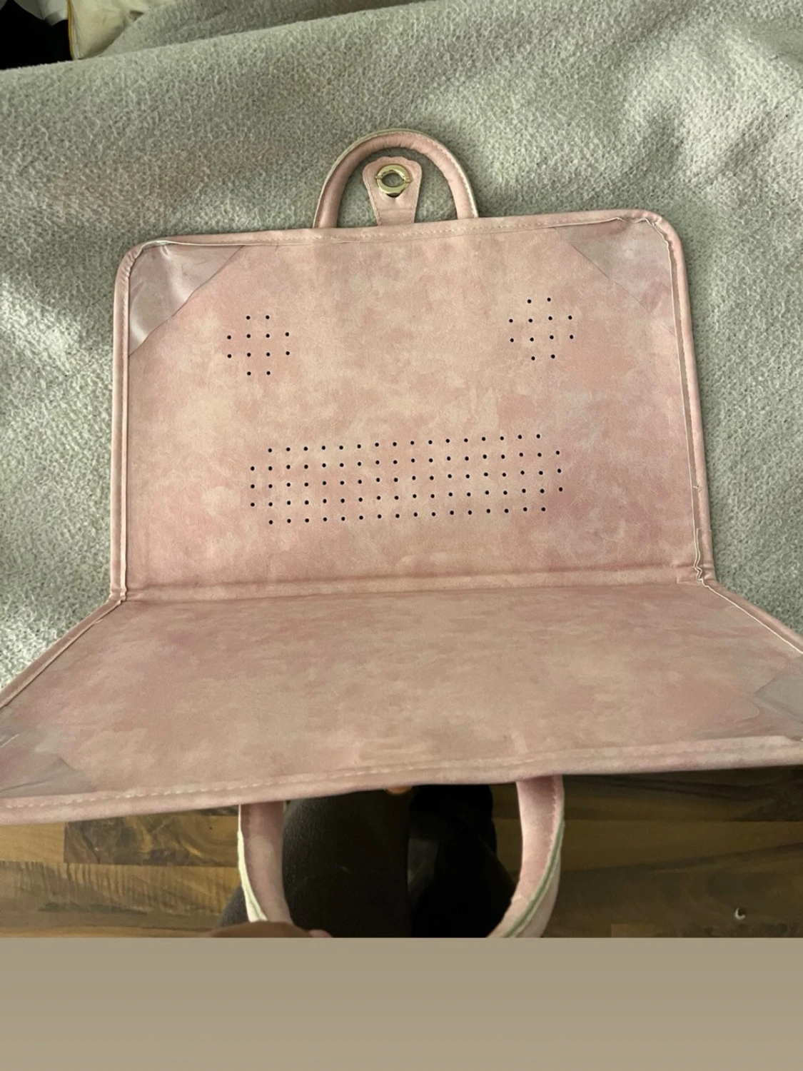 Ljusrosa datorväska i mocka-look - 1