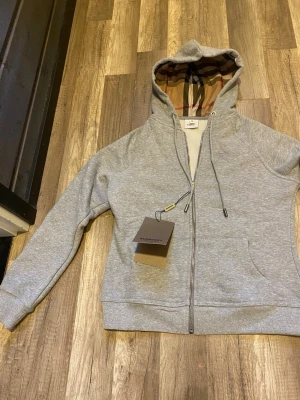 Burberry hoodie - Helt ny burberry hoodie❤️
