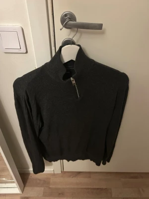 Jack and Jones zip hoodie - Zip hoodie från Jack and Jones i storlek xs skick är som ny pris kan diskuteras vid snabb affär 