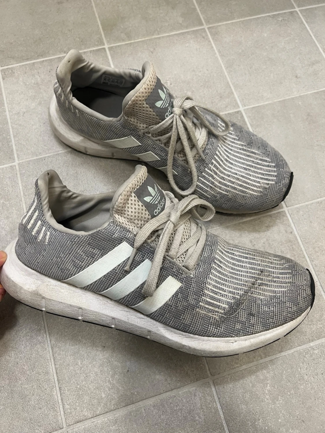 Grå adidas sneakers strl 44 - 1