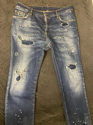 Dsquared2 jeans till salu! - Hej, säljer dessa jeans för bra pris hör gärna av er!
