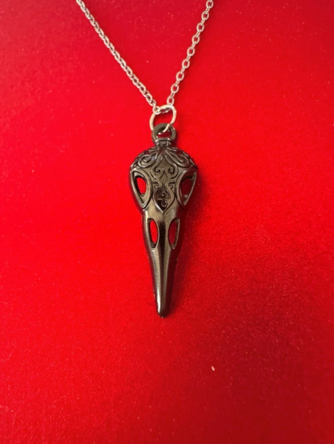 Silverhalsband svart döskalle 