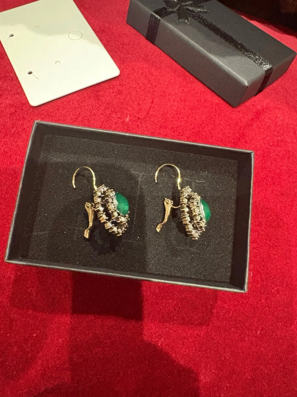 Grön och guldig väst med pärldetaljer - 3