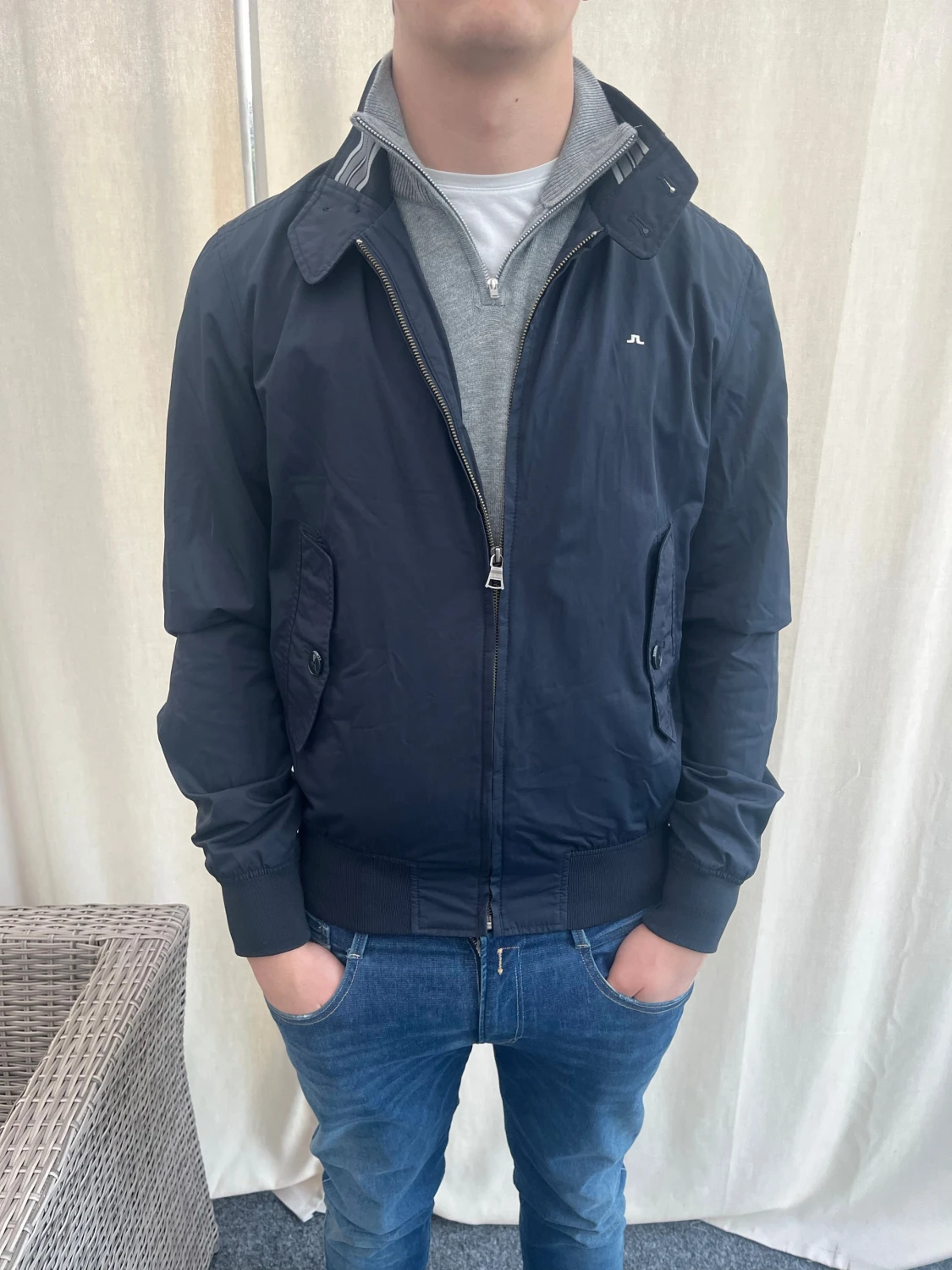 Mörkblå vindjacka från J.Lindeberg