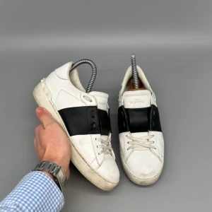 Valentino Open | 36 - Valentino Open skor i fint skick. Storlek 36 men passar större. 