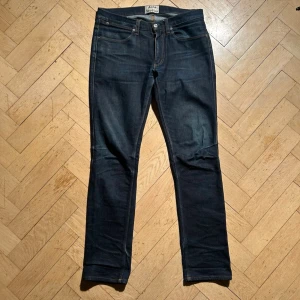 Acne studios  - raw denim jeans - Mått: Längd - 101 cm. Midja - 41 cm. Skriv vid ytterligare frågor eller funderingar🤝