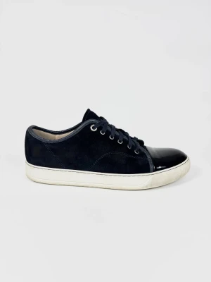 Lanvin Cap Toe skor - | Säljer ett par Lanvin Cap Toe sneakers i riktigt bra använt skick. | Storlek: 44/UK10 | Box & dustbag ingår | Hör av dig vid frågor eller funderingar.