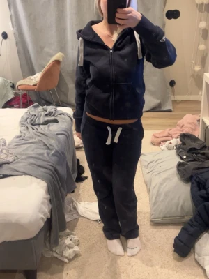 Russemerch set xs xxs - Säljer dehär fina mjukissättet byxorna är i tall xxs och tröjan xs💞