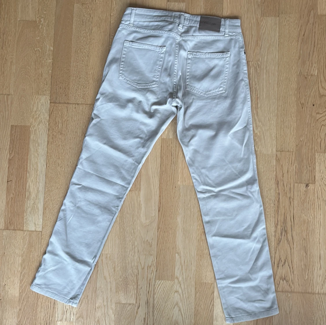 Ljusgrå chinos från Cavaliere - 2