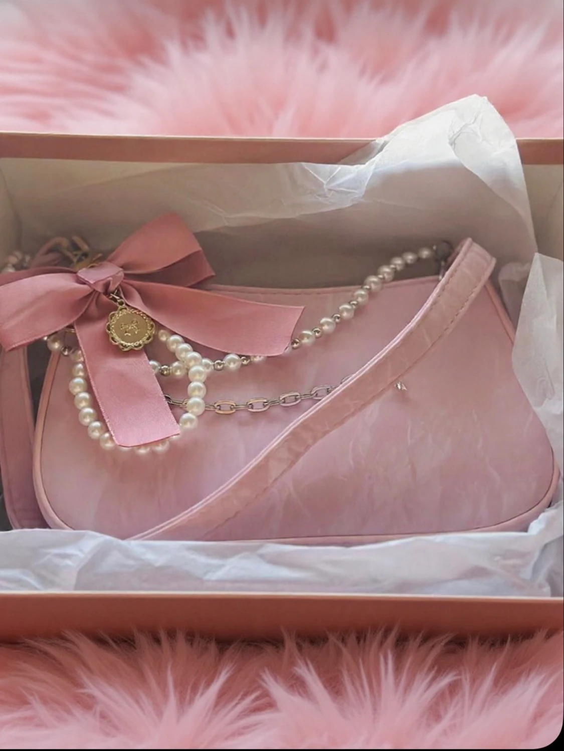 Rosa quiltad axelväska med pärlor