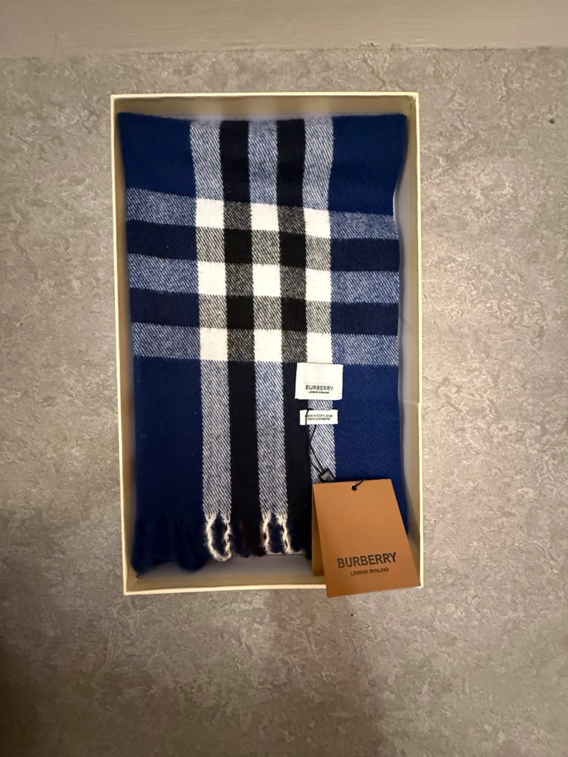 Burberry halsduk  - 1