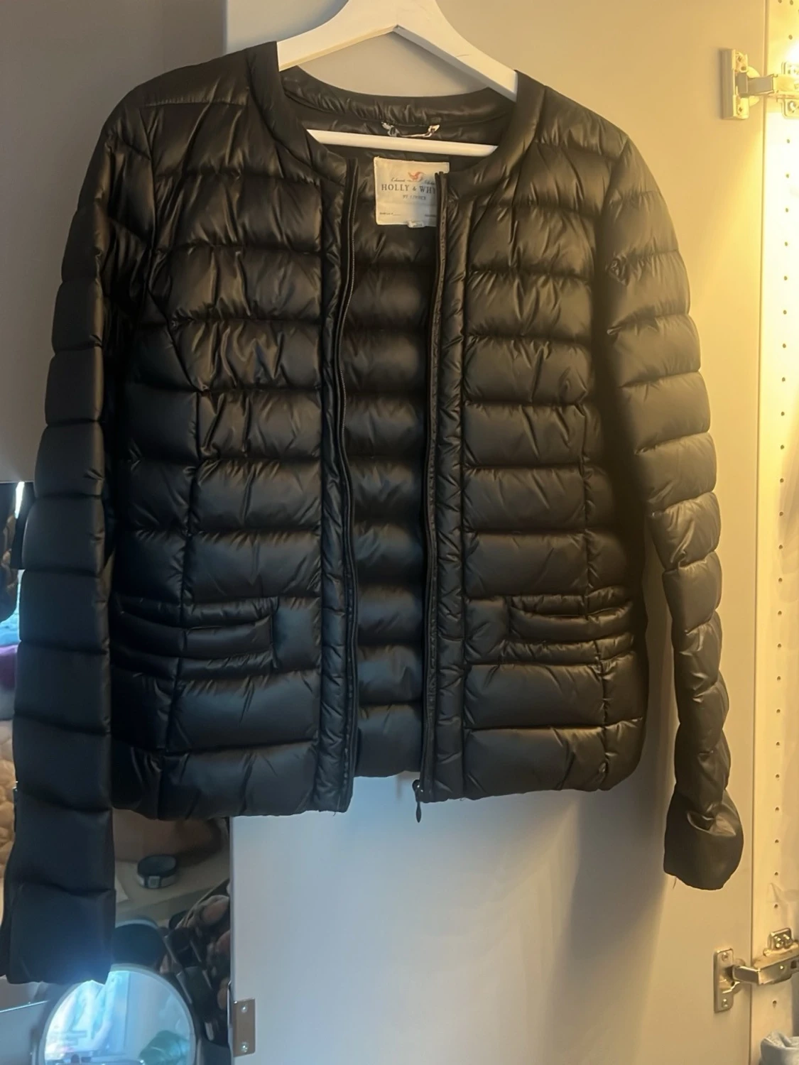 Svart pufferjacka från Holly & Whyte - 1