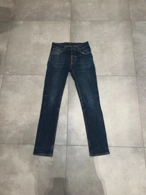 Nudie grim Tim - Tjena, säljer nu dessa riktigt snygga nudie grim Tim i Stl W29L32. Dom är i riktigt bra skick. Nypris 1600✅Vid minsta funderingar så är det bara att höra av sig//Allt gott