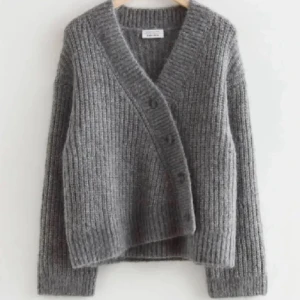 SÖKER other stories kofta  - Söker denna kofta i storlek s/xs. Kontakt mig om du har denna tröjan och vill sälja.  