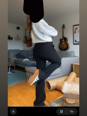 Vik bok lågmidjade kostymbyxor  - Har i storlek 40 och är knappt använda. Jag är 170 och den är snäppet för långa för mig men funkar 💞