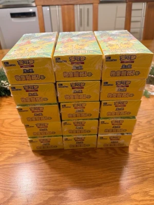 Pokémon booster box 151C - Säljer boxarna och kan även ordna så att man kan köpa packsen styckvis.    Hör av er vid intresse O tveka inte på att fråga!