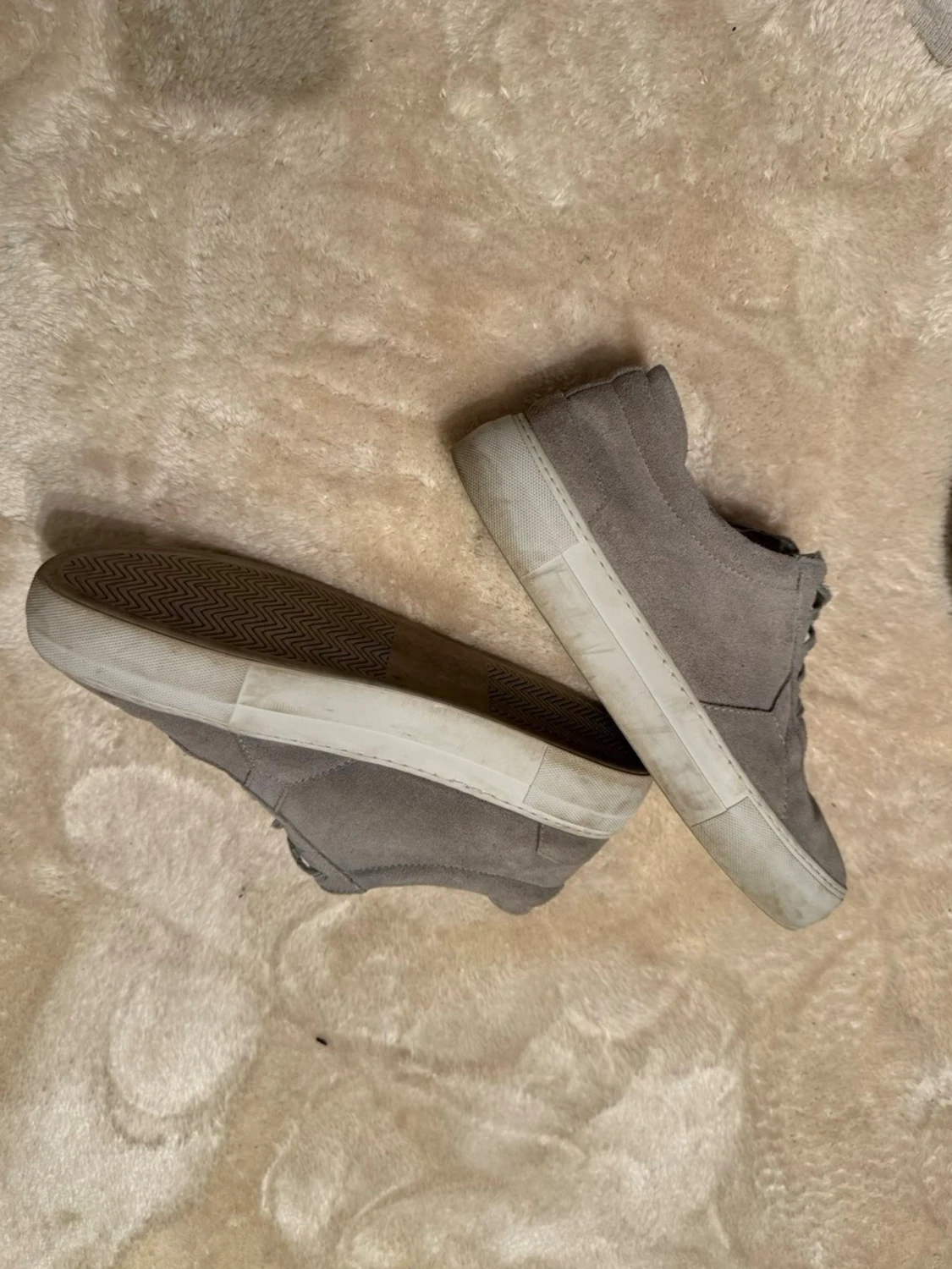 Grå sneakers från Axel Arigato - 2