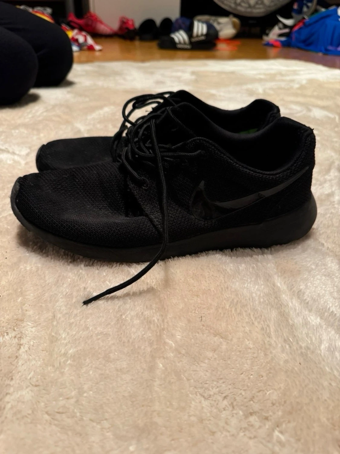 Svarta Nike sneakers med snörning - 1