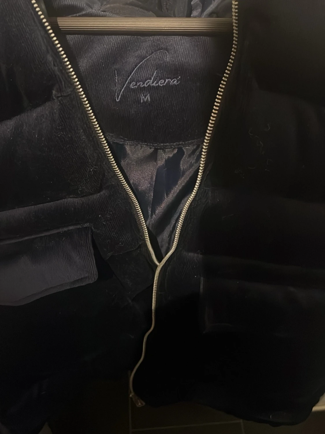 Mörkblå dunväst med huva - 2