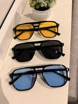 Solglasögon 3 st - Helt nya aldrig använda. Alla 3 st medföljer.