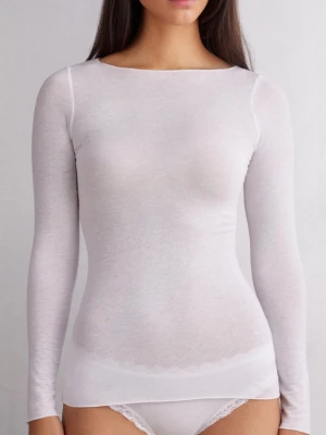 Vit långärmad topp i bomull - Säljer  vit långärmad intimissmi tröja. Har någon liten fläck men inget som syns. Pris diskuteras gärna! 