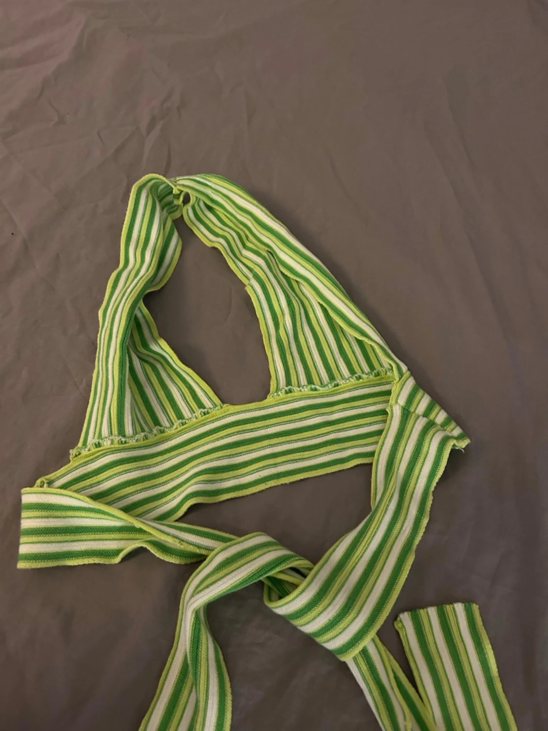 Randig grön och vit halterneck topp - 1