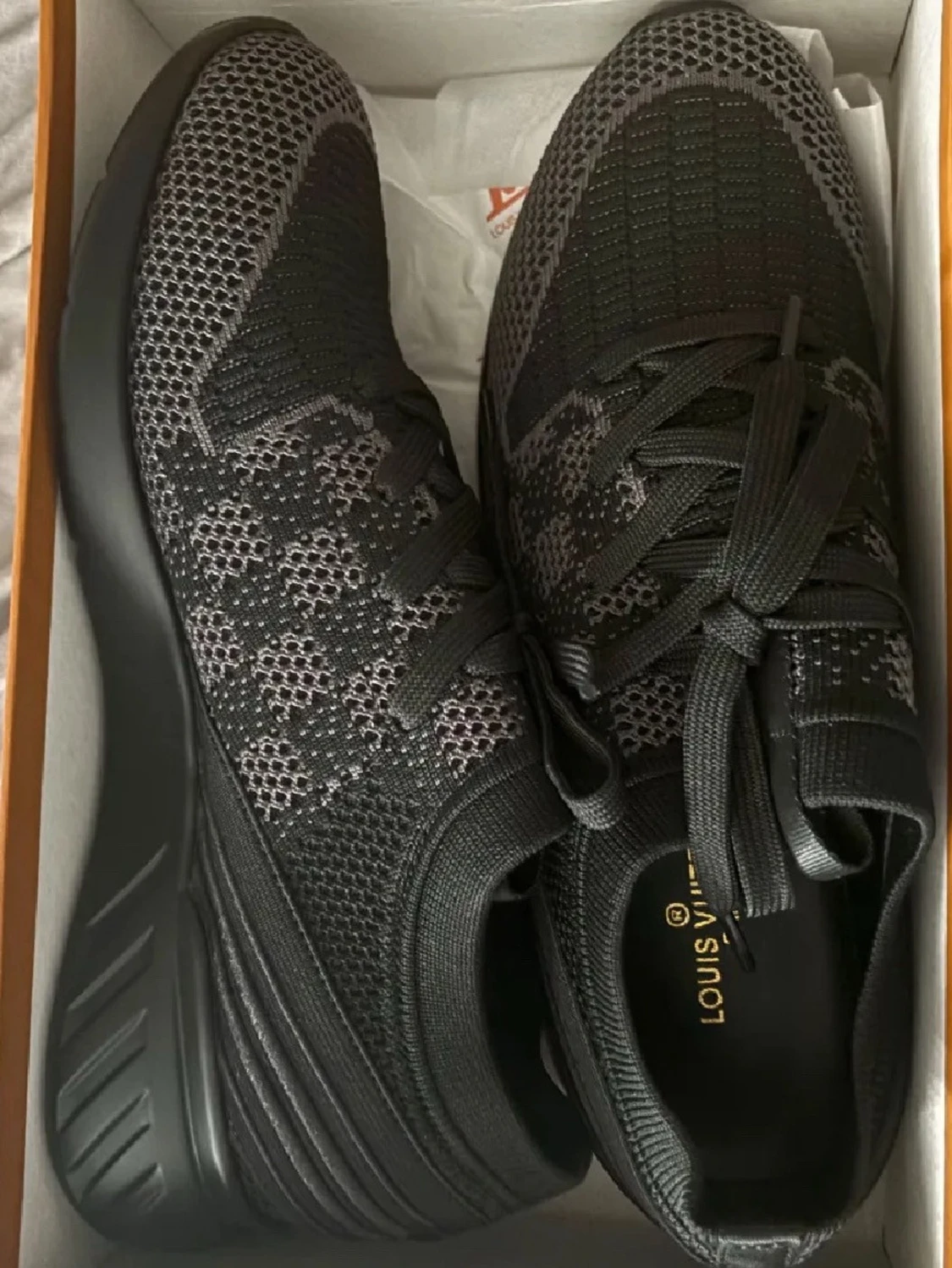 Louis Vuitton skor med originalbox kvitto finns - 2