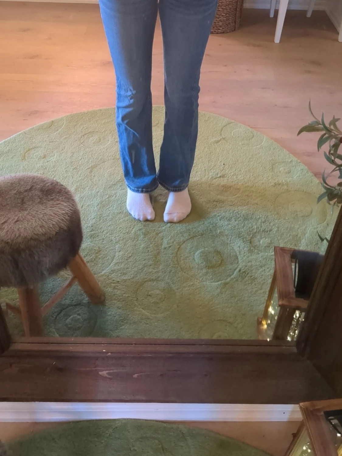 Blå bootcut jeans med mönstrade fickor - 2