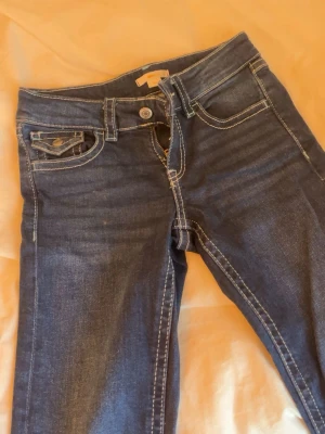 Low Bootcut jeans Gina Young - Säljer dessa jeans från Gina Young då de inte kommer till användning, helt nytt skick 