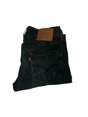 Mörkblåa Levi's 511 - Skick: 9/10 | modell: 511  W28 L32 om frågor finns var inte rädd för att skjuta ett meddelande .