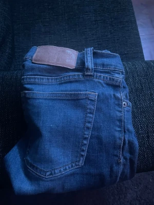  jeans - Säljer nu dessa   jeans- storlek 29/30- väldigt snygg färg passar till allt- pris 399✅ hör av er vid minsta fråga!