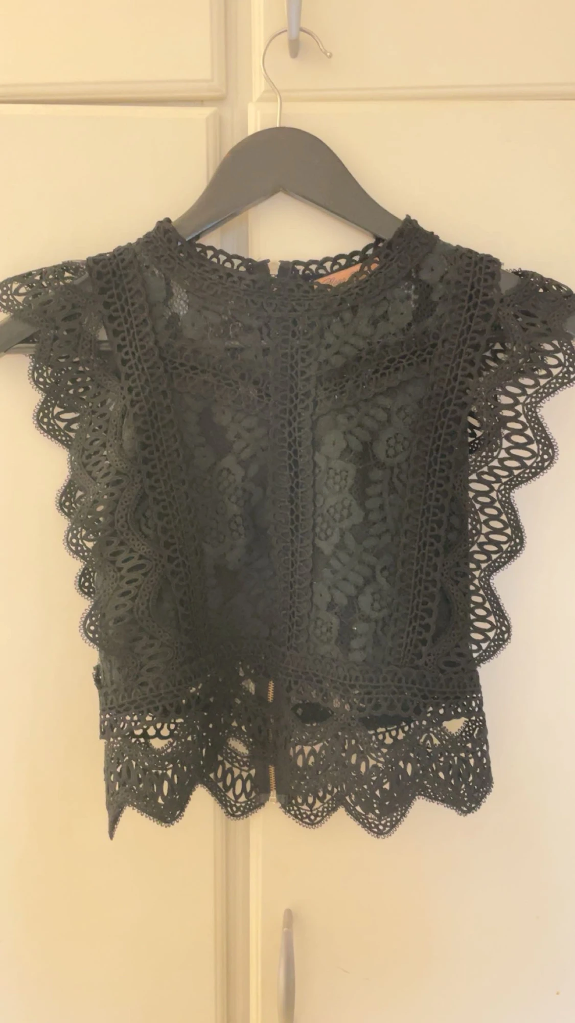 Svart topp med spets  - 1