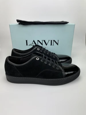 Lanvin skor  - December REA! Hej, säljer nu dessa svin snygga lanvin skor. Skorna är i grymt skick! Begränsat antal boxar och dustbag. Hör av dig vid frågor. 