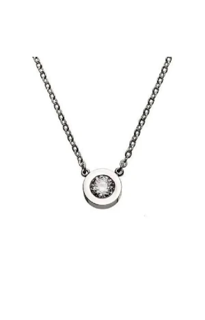Edblad Silverhalsband med rund klar sten - Edblad halsband i silverfärgad metall med en rund, klar sten infattad i mitten. Kedjan är tunn och elegant, perfekt för att ge en subtil glittrig touch till din look. Den minimalistiska designen gör halsbandet lätt att matcha med andra smycken.