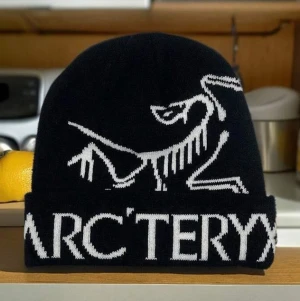 Arc'teryx mössa KÖP EJ DENNA ANNONS - KÖP EJ DENNA ANNONS, borde jag skaffa in dem här mössorna, säljer dem då för 299st någon intreserad, dm mig på denna annons