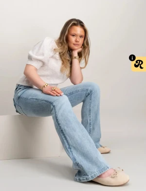 True religion jeans - Säljer mina true religion jeans i storlek W25 från kidsbrandstore. Dom är uppsydda så passar på någon som är max 156 då jag också är 156 och dom passar perfekt på mig i längden, kanske går att sprätta upp lite om det skulle behövas! Skriv för fler frågor☺️😇