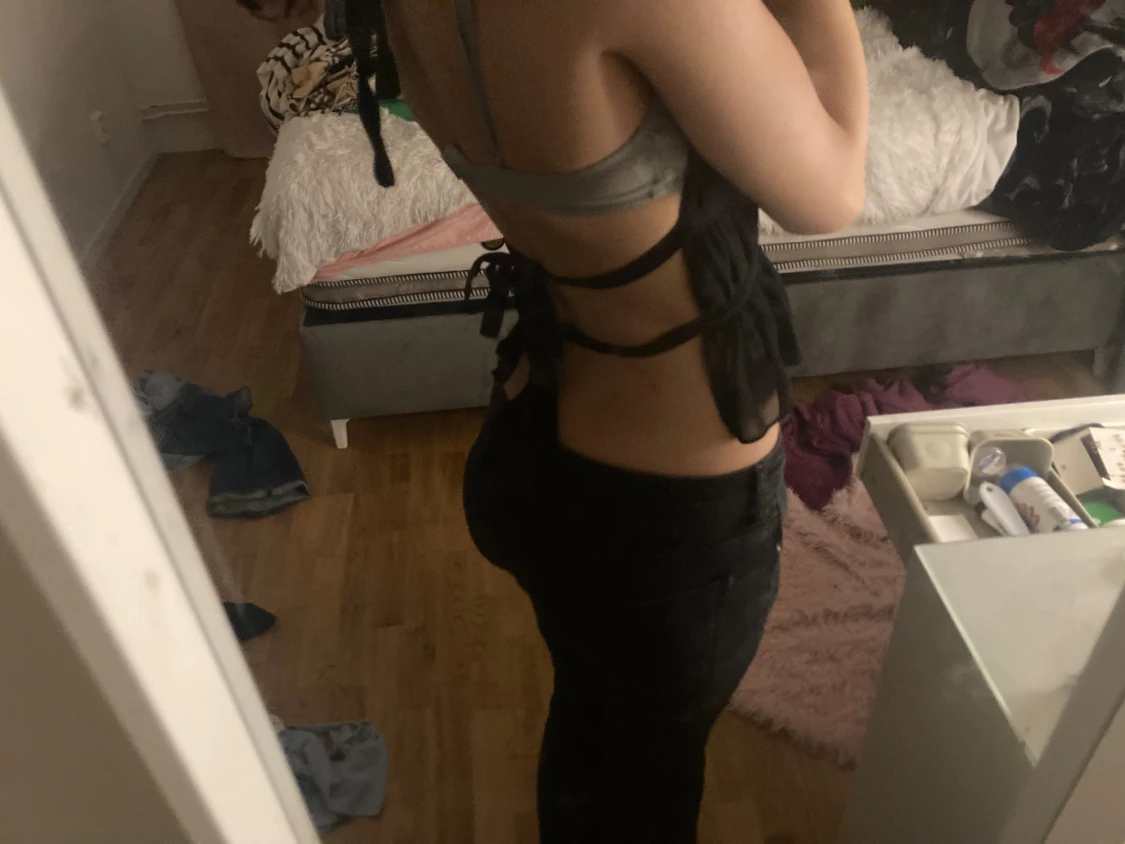 Svart omlott topp med snörning - 1