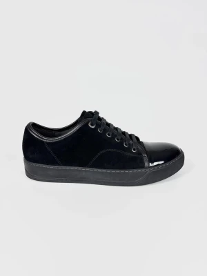Lanvin Cap Toe skor -  | Säljer ett par Lanvin cap toe sneakers i riktigt bra använt skick. | Storlek: 42/UK8 | Enbart skorna ingår. | Hör av dig vid frågor eller funderingar.