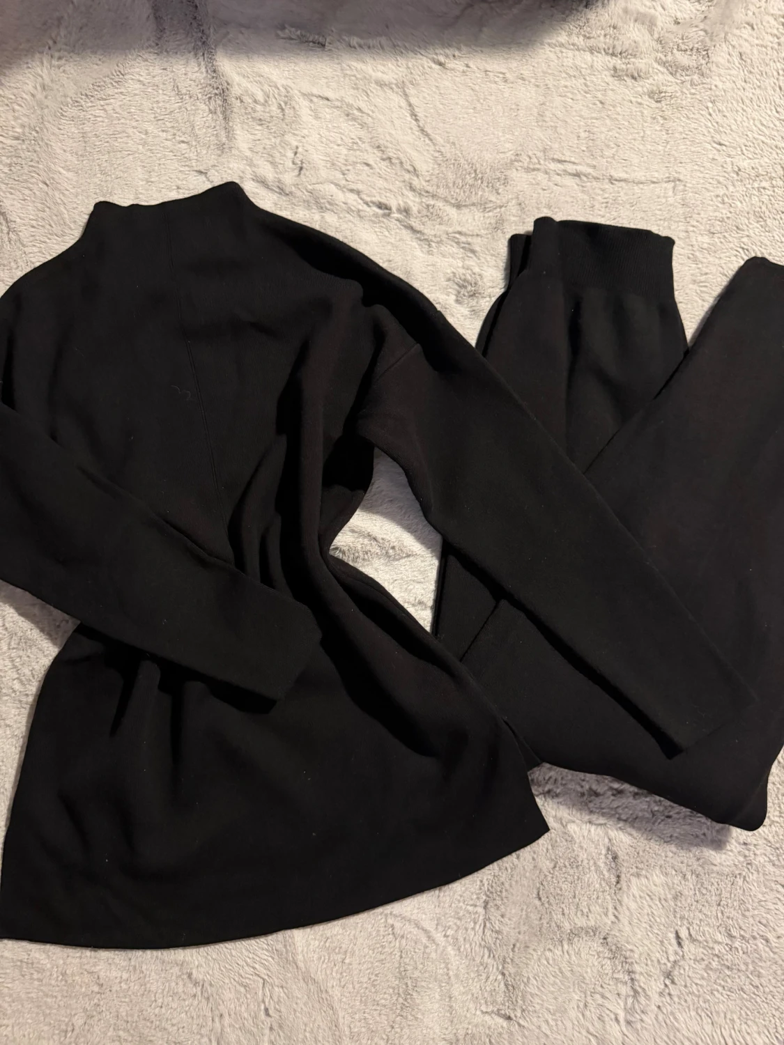 Stickat set tröja + byxor 