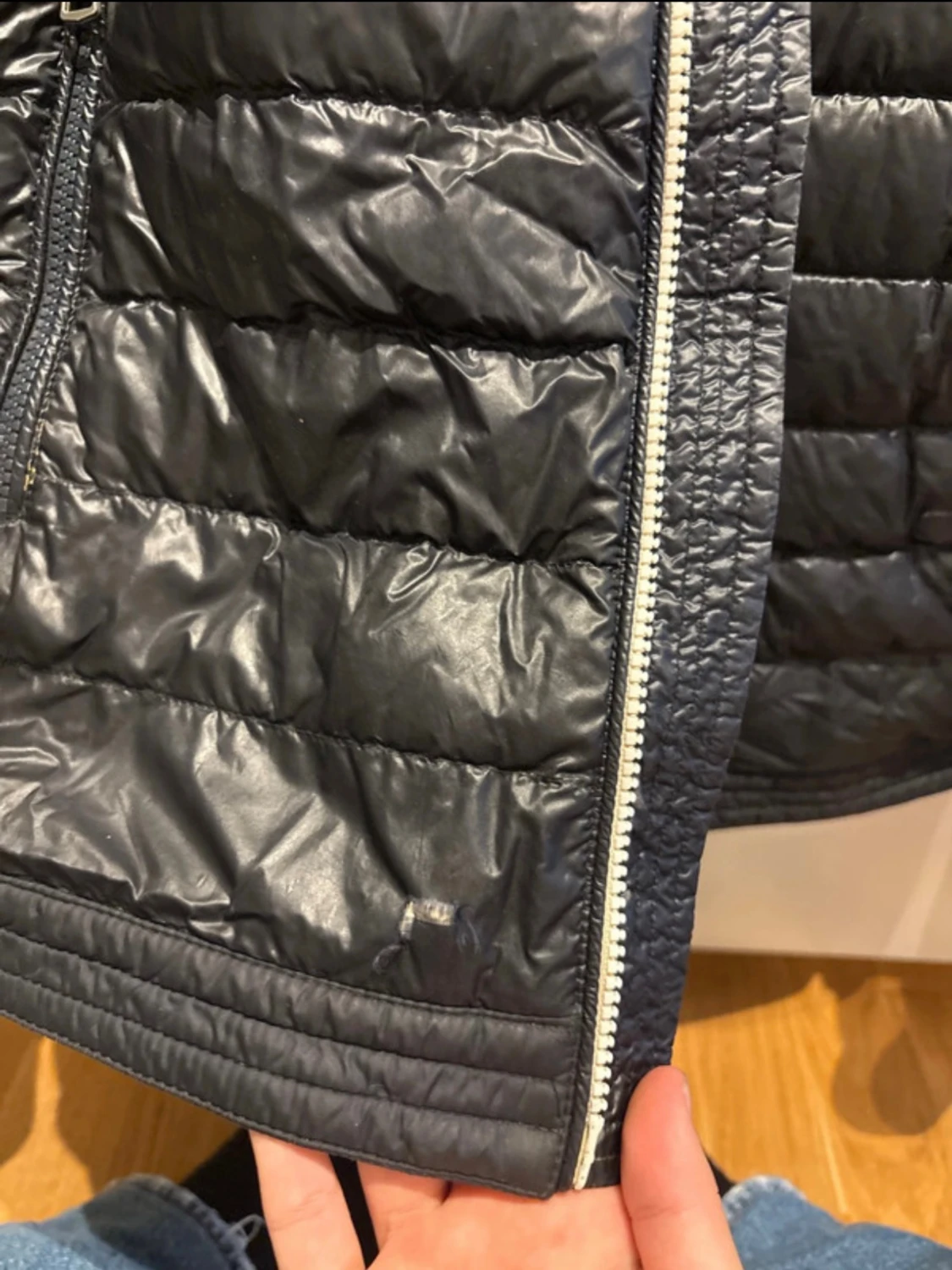 Svart pufferjacka från Moncler storlek 1 sitter som 2 - 4