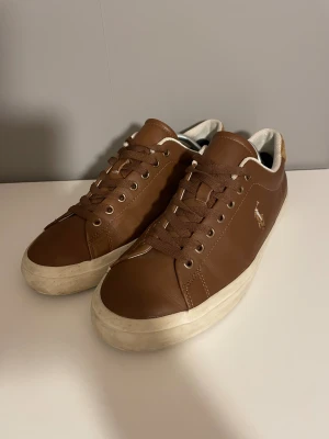 Skor från Ralph Lauren - Ett par skor från Ralph Lauren i bra skick! Tveka inte på att ställa frågor! Priset kan diskuteras!