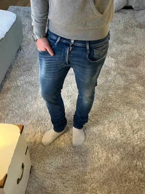 Replay anbass jeans - Replay Jeans | skick 9/10 | Storlek 31/32 | Pris - 499kr | Modellen är ca 179cm lång | Hör av dig vid minsta fråga eller fundering!!