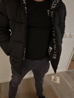 Moncler jacka - Helt ny tag finns