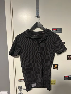 2 för 69kr - 2 för 69kr, vill bara bli av med det , första tröjan är st M, andra skjortan är st S